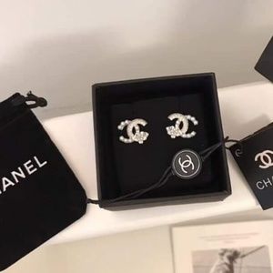 Chanel earring